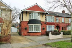 3 Bedroom End of Ter...